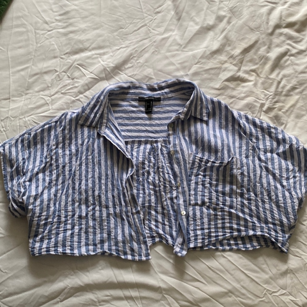 Forever 21 blue cropped button up
